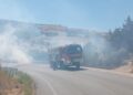 Los bomberos sofocan rápidamente un incendio por la carretera MA-8300 en Casares