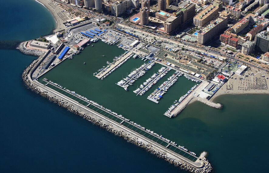 La Junta invertirá medio millón en el muelle de suministro de combustible del puerto de Fuengirola