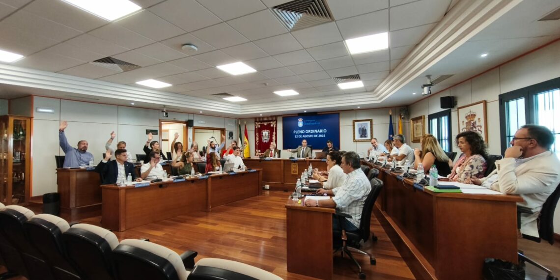 El Ayuntamiento aprueba la gratuidad del transporte público urbano para todos los usuarios que cuenten con tarjeta multiviaje en Benalmádena
