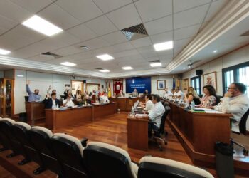 El Ayuntamiento aprueba la gratuidad del transporte público urbano para todos los usuarios que cuenten con tarjeta multiviaje en Benalmádena