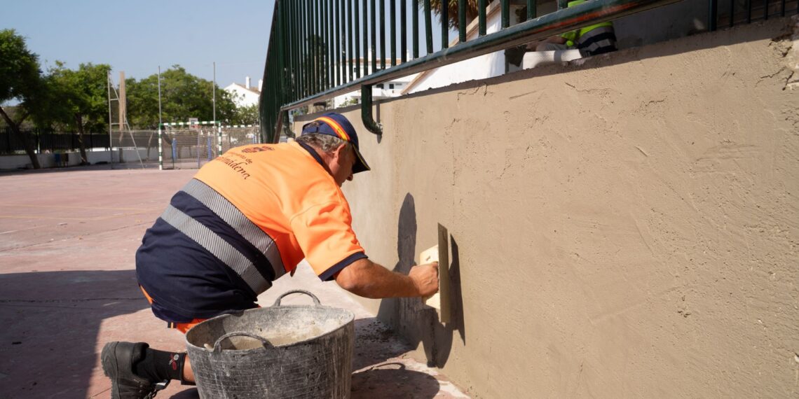Benalmádena acomete mejoras en los centros educativos aprovechando su cierre durante las vacaciones de verano