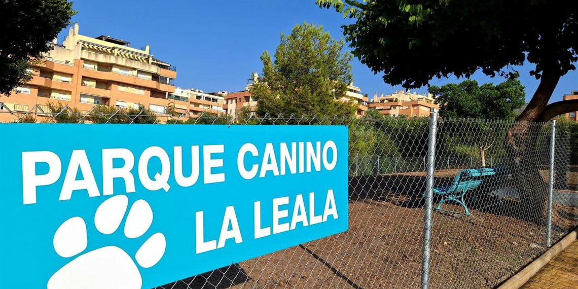 Torremolinos inaugura su quinto parque canino en el barrio de La Leala
