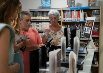 El Cineclub Más Madera dona más de 50 películas a la Biblioteca de Arroyo de la Miel