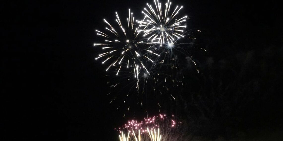 La Feria de Málaga comienza esta noche con el tradicional espectáculo de fuegos artificiales, música y drones