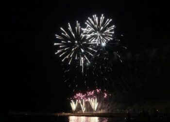 La Feria de Málaga comienza esta noche con el tradicional espectáculo de fuegos artificiales, música y drones