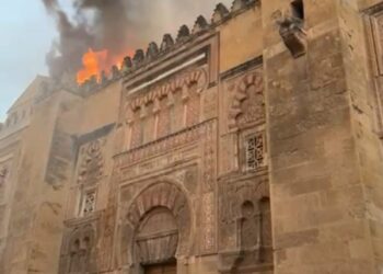 El incendio de la Mezquita-Catedral de Córdoba afecta a tres capillas pero no compromete la estructura del monumento
