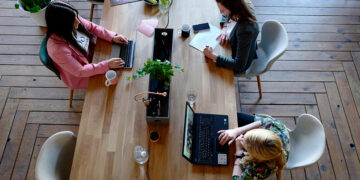 La Junta activa un protocolo pionero para impulsar el emprendimiento femenino