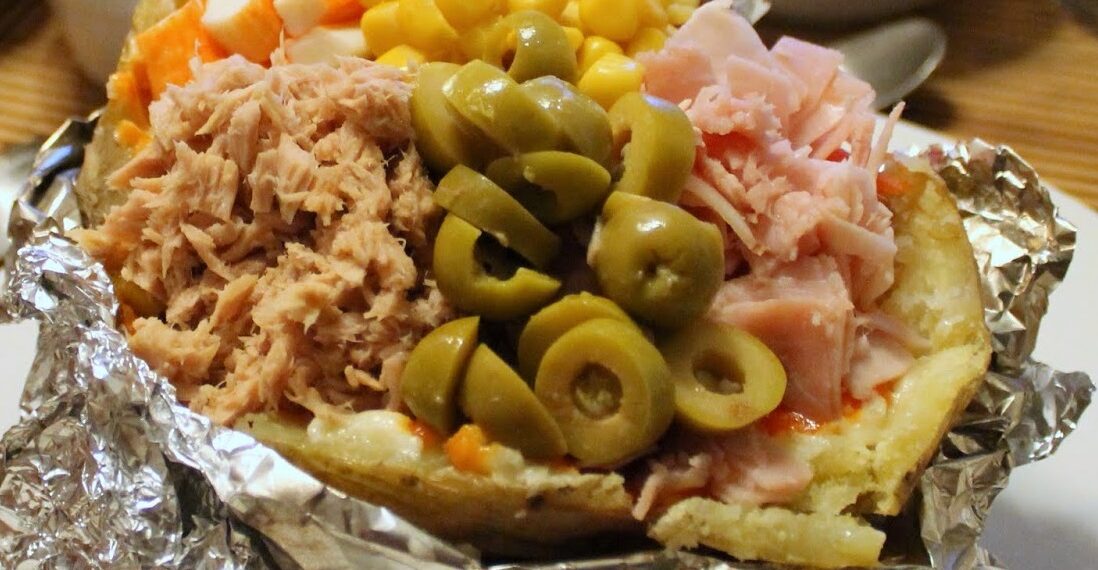 Alrededor de 10 personas intoxicadas en la Feria de Málaga tras comer patatas asadas