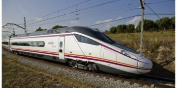 Renfe sustituye 34 trenes por autobuses este fin de semana entre Sevilla y Málaga por obras de Adif