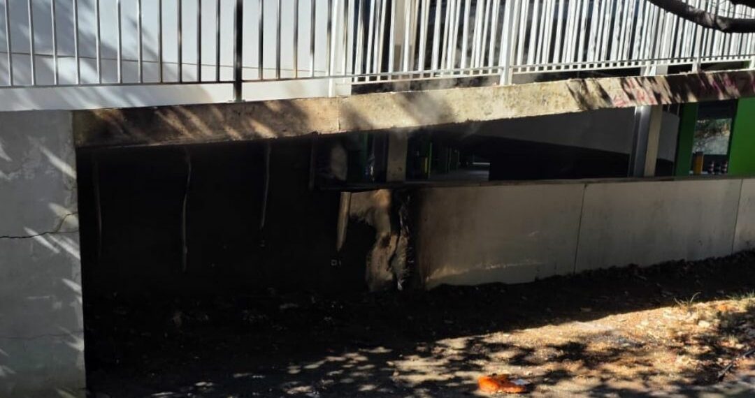 Bomberos intervienen en Estepona por un incendio en un parking subterráneo