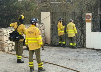 Última hora: los bomberos extinguen el incendio de Benalmádena