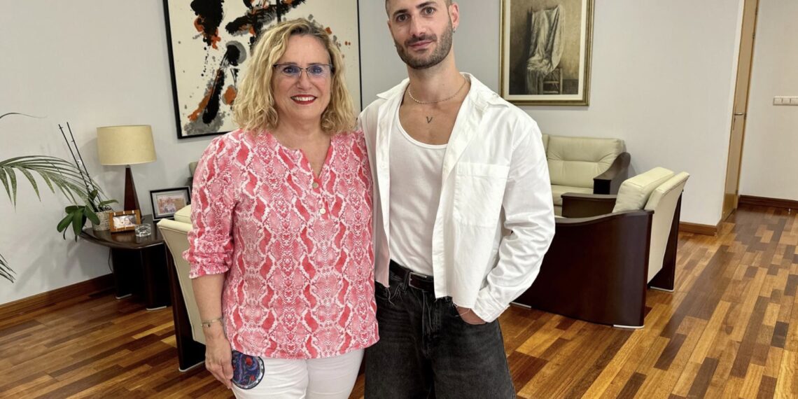 El influencer fuengiroleño, Edgard Caro Casado ‘Sensillo con S’, pregonero de la Feria del Rosario de Fuengirola 2025