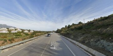 Un fallecido en una colisión entre dos turismos en Estepona