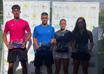 Briyana Ivanova (BUL) y la pareja Sorana Matis (ESP) y Daria Grigore (ROU), vencedoras del XII Torneo Internacional de Tenis ITF Junior Costa del Sol