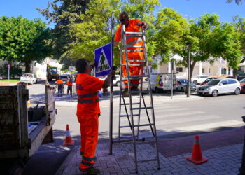 Una ‘Brigada de Barrios’ trabaja desde este mes en Estepona para mejorar y reforzar el mantenimiento de los mismos