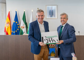 El embajador de Reino Unido en España visita Estepona para reforzar lazos con el municipio