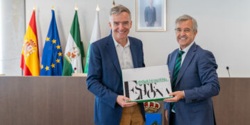 El embajador de Reino Unido en España visita Estepona para reforzar lazos con el municipio