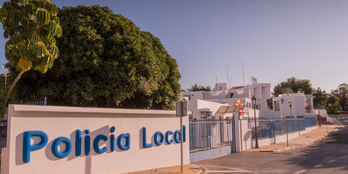 Estepona condecorará al presidente del Consorcio Provincial de Bomberos, a la Real Caballería de Ronda y a mandos policiales