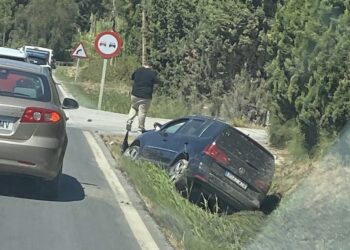 Un nuevo accidente en la carretera de El Secadero deja a una mujer herida