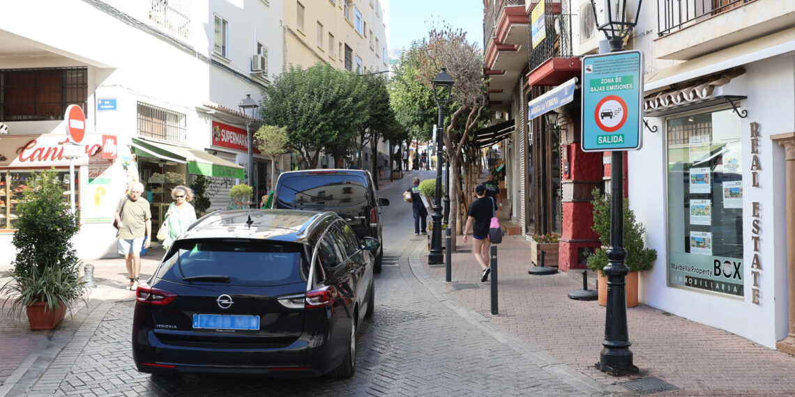 Marbella instala cuatro medidores ambientales como paso previo a la implantación definitiva de la Zona de Bajas Emisiones