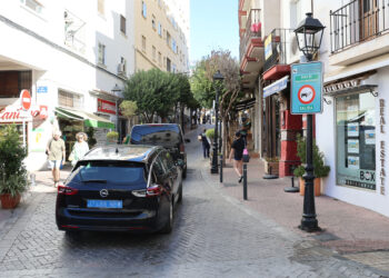 Marbella instala cuatro medidores ambientales como paso previo a la implantación definitiva de la Zona de Bajas Emisiones