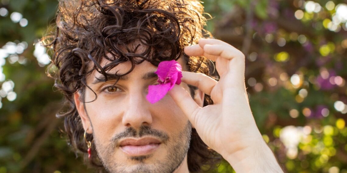 Literatura, música y performance se funden en La Térmica para presentar la primera novela de Ángelo Néstore, ‘Leche cruda’