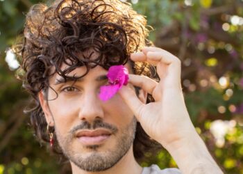 Literatura, música y performance se funden en La Térmica para presentar la primera novela de Ángelo Néstore, ‘Leche cruda’