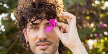 Literatura, música y performance se funden en La Térmica para presentar la primera novela de Ángelo Néstore, ‘Leche cruda’