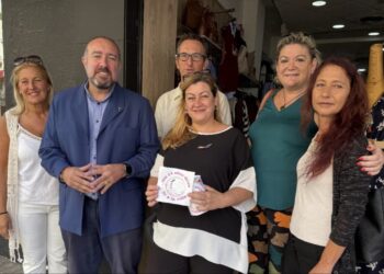 Benalmádena se vuelca para ayudar a Leonor, una vecina de 14 años que recauda fondos para una vacuna que se suministra en Alemania