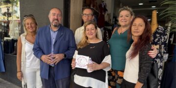 Benalmádena se vuelca para ayudar a Leonor, una vecina de 14 años que recauda fondos para una vacuna que se suministra en Alemania