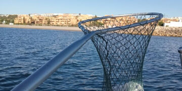 Aumento en agosto de los residuos recogidos en las aguas costasoleñas