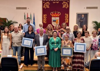 Torremolinos reconoce al restaurante Frutos, a Aurelio Moreno, al CEI Madre Maravillas y a Valeriano Guerra en el aniversario de su autonomía