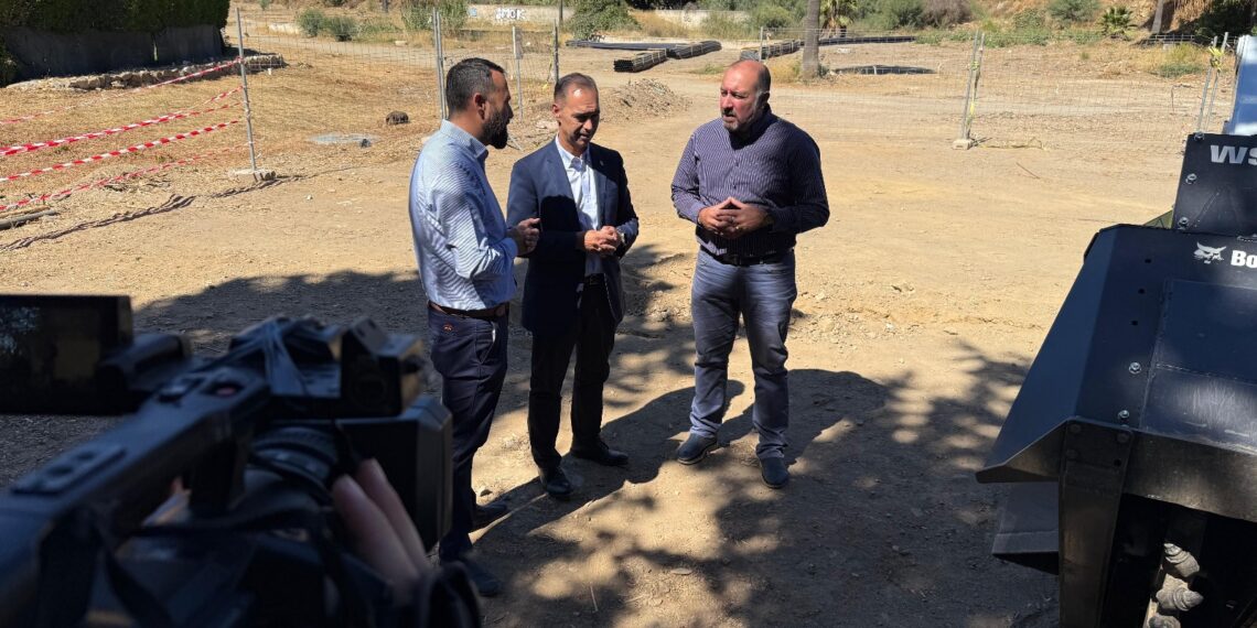 Comienzan las obras para ampliar la red de agua regenerada para riego en Benalmádena Costa
