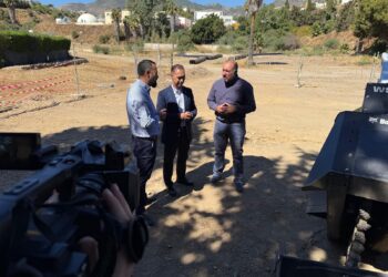 Comienzan las obras para ampliar la red de agua regenerada para riego en Benalmádena Costa