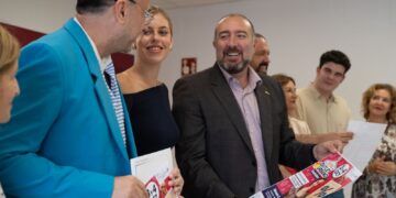 Benalmádena consolida su apuesta por el comercio local con el Outlet de la avenida de la Constitución