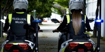 Detienen a un hombre en Málaga por amenazar a una mujer con «rajarle la cara» porque se negaba a besarle