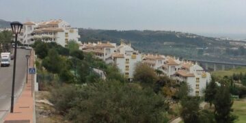 Detenido en Mijas por agredir en el cuello y amenazar de muerte a su expareja, con la que convivía