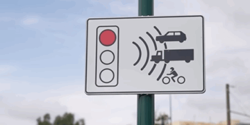 ¿Qué es el sistema ‘foto-rojo’? Málaga empieza a multar a quien se salte los semáforos