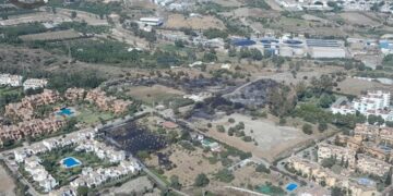 Controlados los incendios de Estepona y Mijas tras una intensa jornada de intervención aérea y terrestre