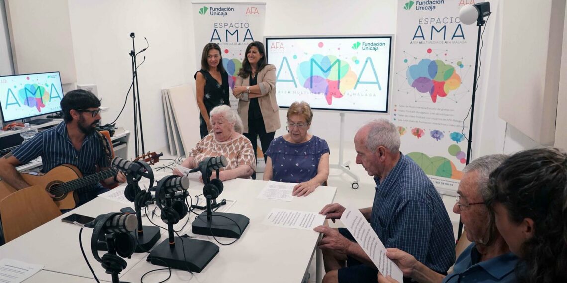 Fundación Unicaja y AFA Málaga crean un espacio multimedia para personas con alzhéimer
