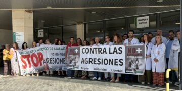 Una mujer amenaza con darle un puñetazo a una doctora en las urgencias del hospital de Antequera