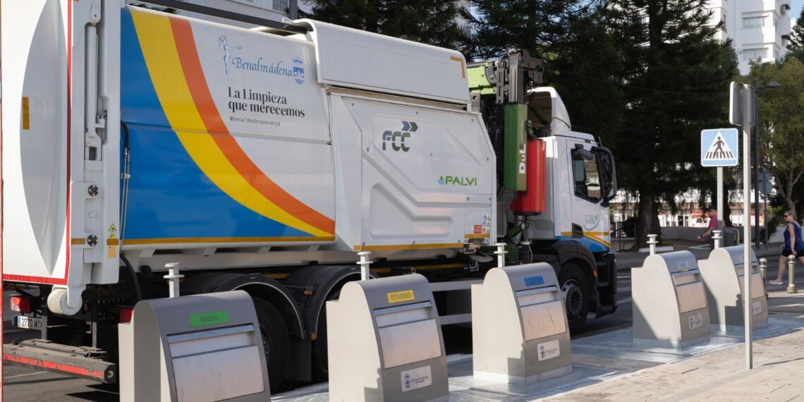 El Ayuntamiento de Benalmádena inicia la apertura de 68 nuevas islas ecológicas para la recogida de residuos