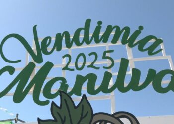 La calle Mar se convierte en bodega viva en el Domingo Rociero de Manilva