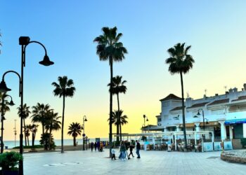 Un cliente ebrio agrede a un policía local en un establecimiento en La Cala de Mijas