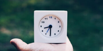 Este fin de semana vuelve el cambio de hora a España: amanecerá y anochecerá antes