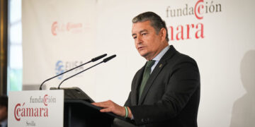 Moreno nombra a Sanz consejero de Sanidad, Presidencia y Emergencias