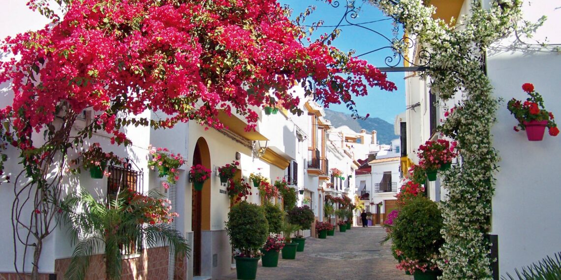 ‘Estepona Vive sus Calles’ regresa en otoño con Los Secretos, Feria del Pulpo y más de 10 actividades culturales