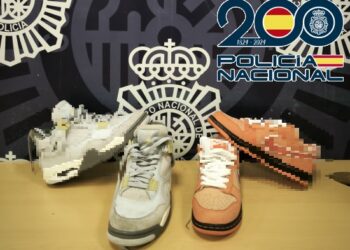 Detenidos dos carteristas en el centro de Málaga que usaron el botín para renovar su vestuario