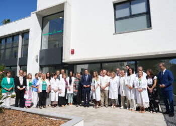 Juanma Moreno inaugura la ampliación del Centro de Salud de La Carihuela y la de Los Boliches