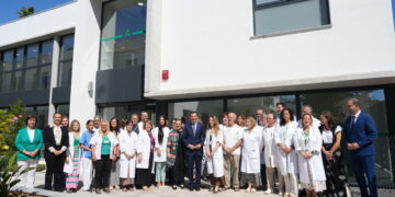 Juanma Moreno inaugura la ampliación del Centro de Salud de La Carihuela y la de Los Boliches
